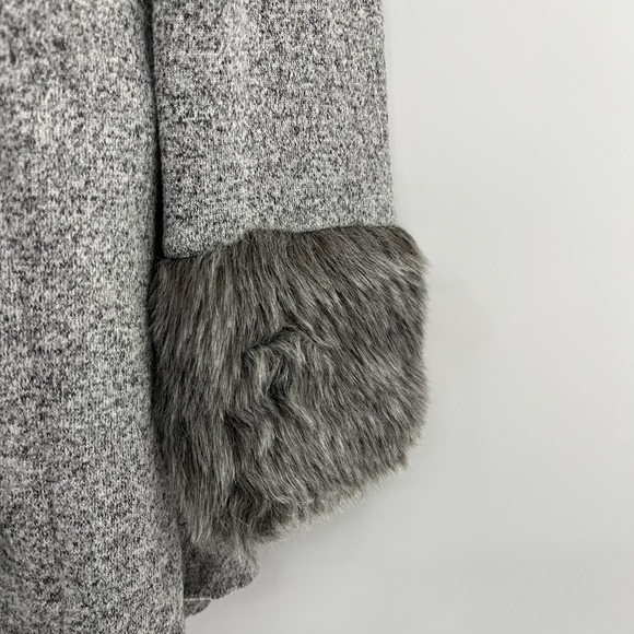 Lane Bryant Gray Faux Fur Modern Sleeves Flowy Drapey Tunic Sweater - Size 14/16 - Picture 5 of 11